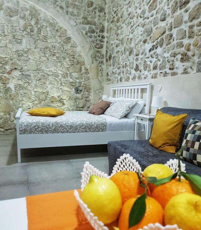 Essentia Rooms- Ortigia Holidays Syrakusa Exteriör bild