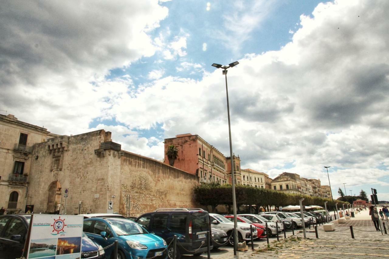 Essentia Rooms- Ortigia Holidays Syrakusa Exteriör bild