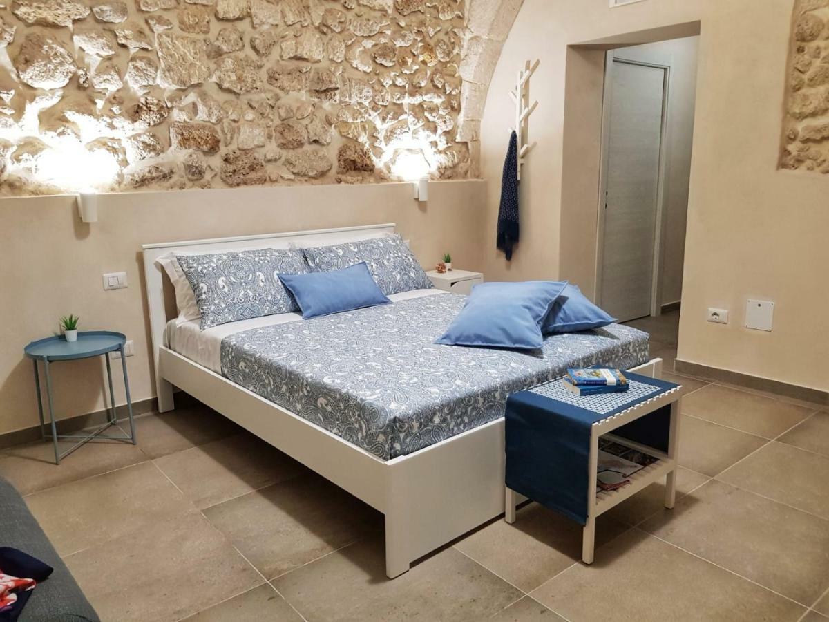 Essentia Rooms- Ortigia Holidays Syrakusa Exteriör bild