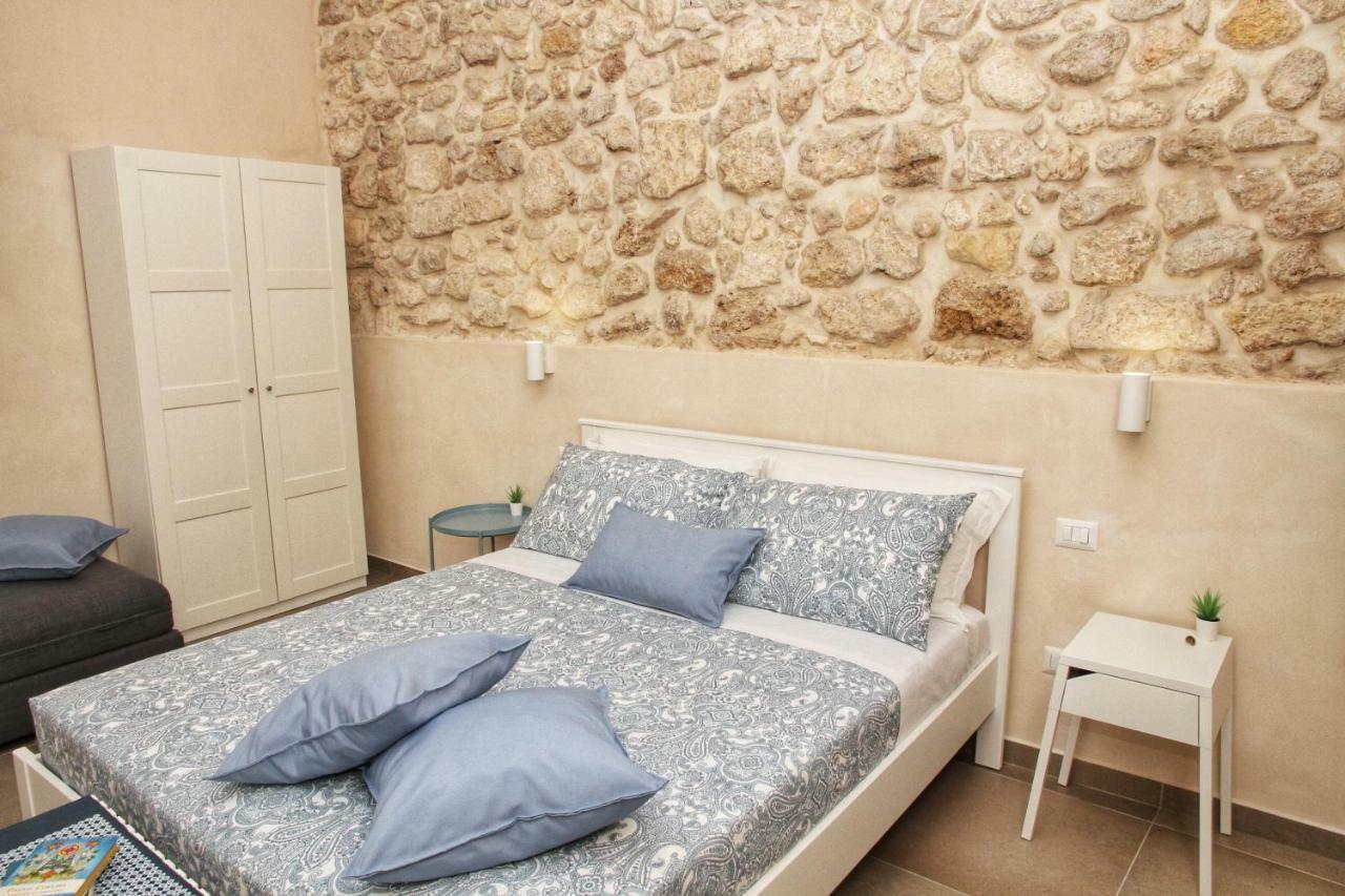 Essentia Rooms- Ortigia Holidays Syrakusa Exteriör bild