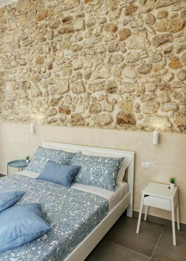 Essentia Rooms- Ortigia Holidays Syrakusa Exteriör bild