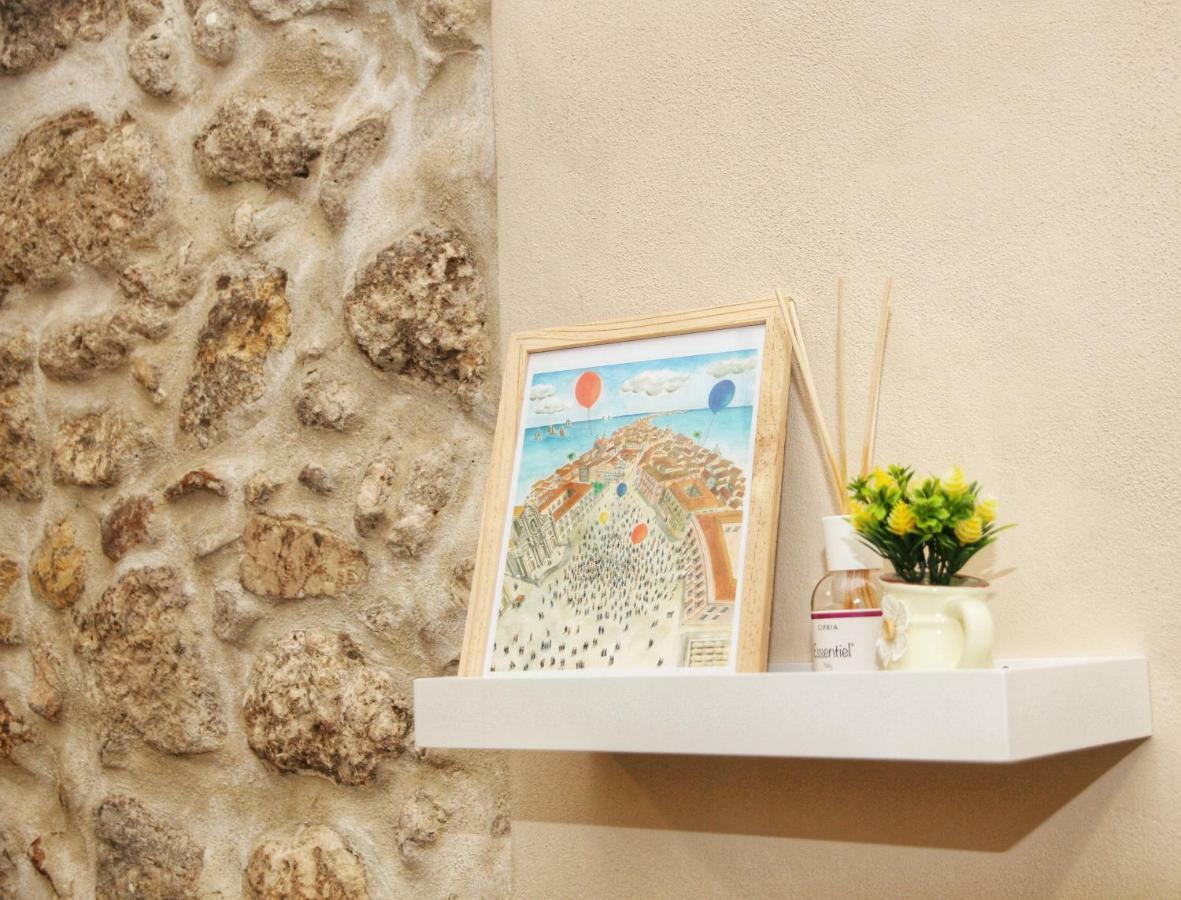Essentia Rooms- Ortigia Holidays Syrakusa Exteriör bild