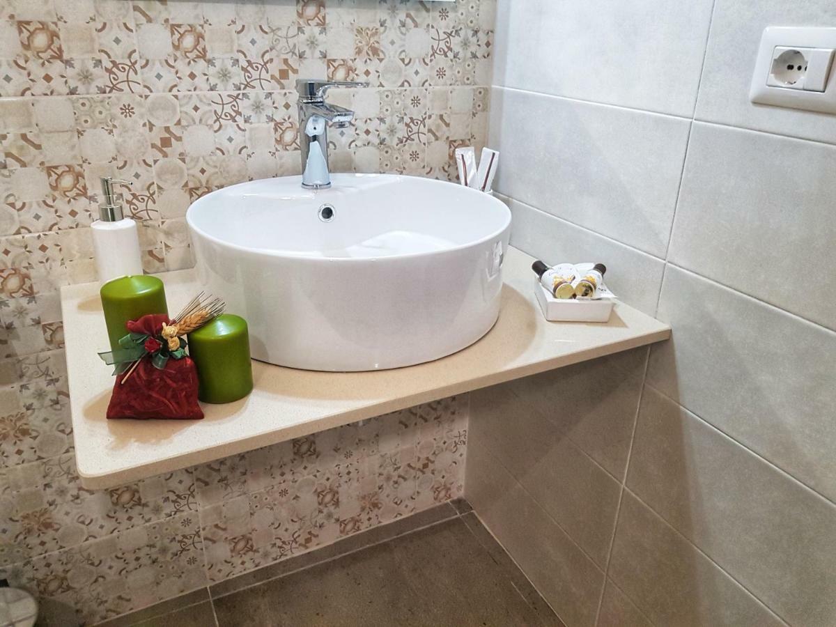 Essentia Rooms- Ortigia Holidays Syrakusa Exteriör bild