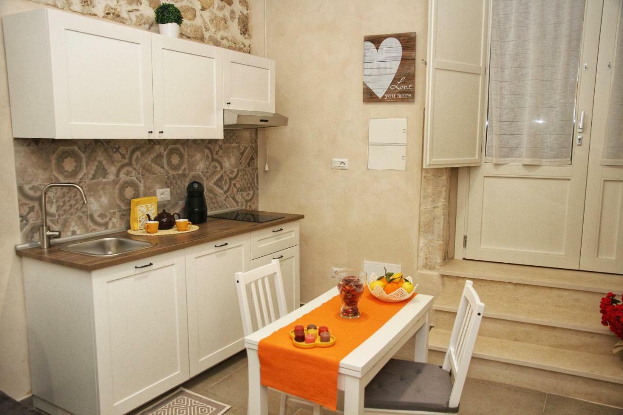 Essentia Rooms- Ortigia Holidays Syrakusa Exteriör bild