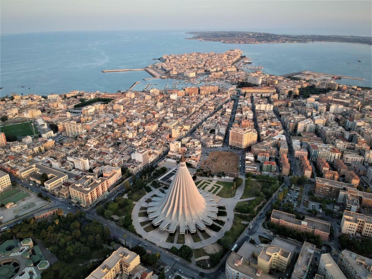 Essentia Rooms- Ortigia Holidays Syrakusa Exteriör bild