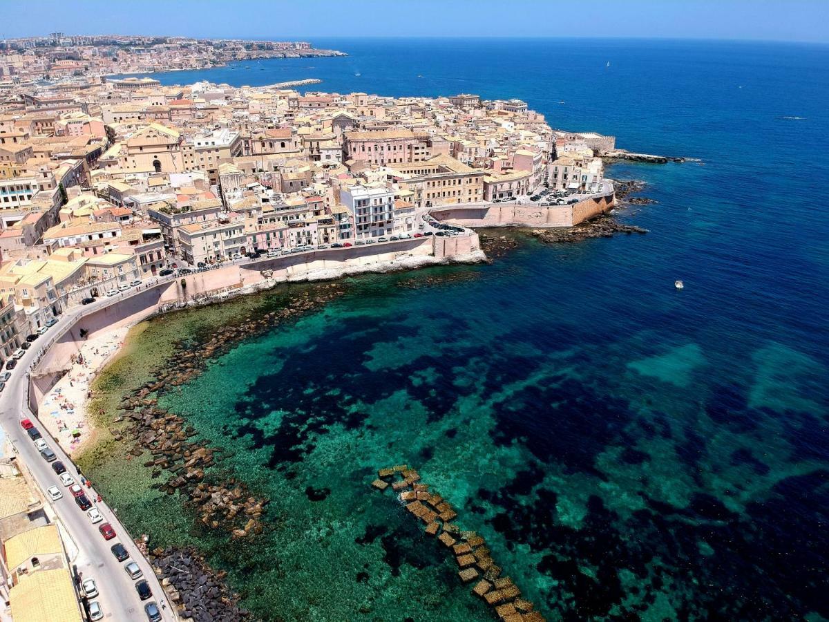 Essentia Rooms- Ortigia Holidays Syrakusa Exteriör bild
