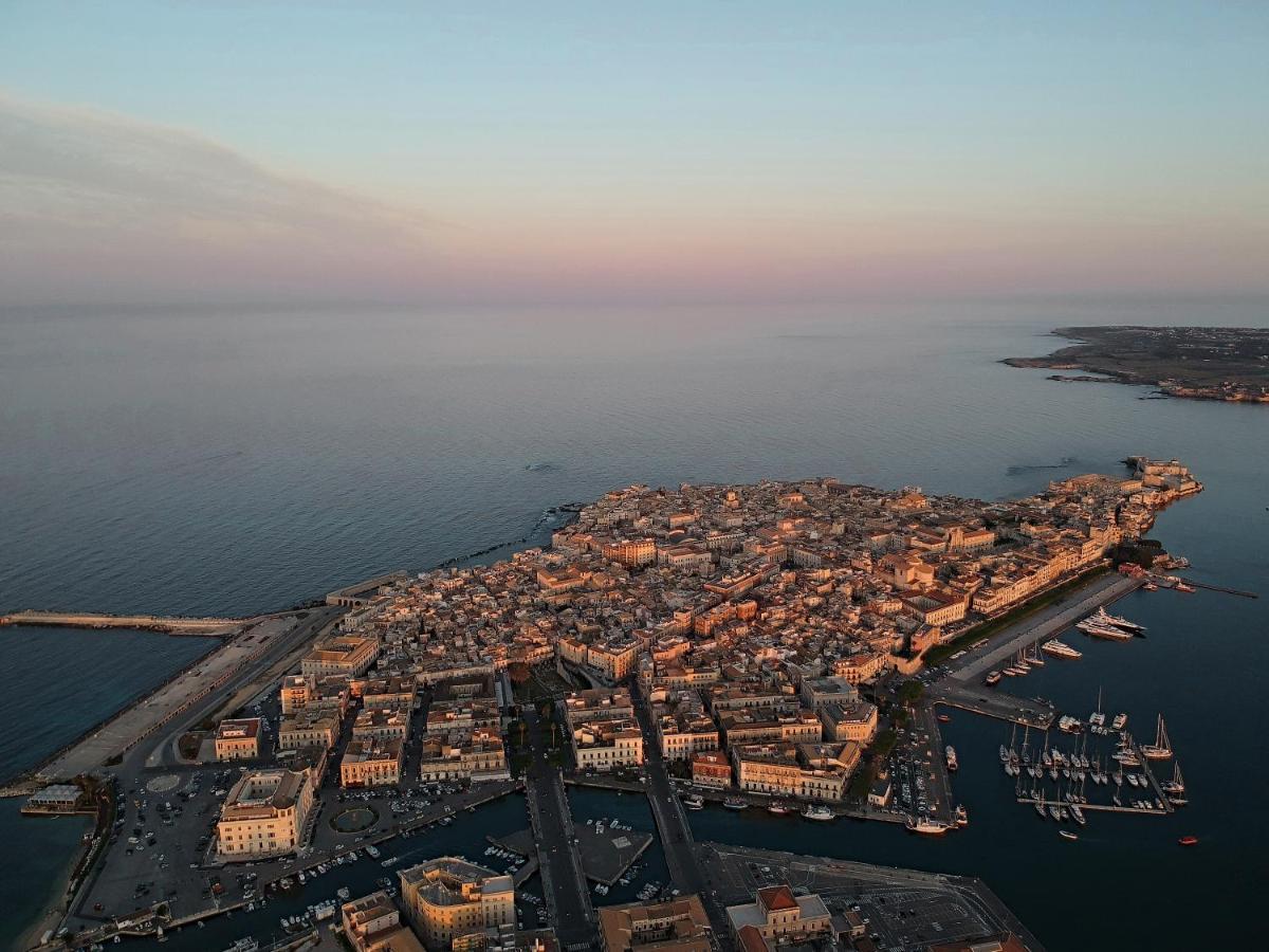 Essentia Rooms- Ortigia Holidays Syrakusa Exteriör bild